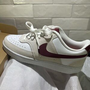 Nike women’s sneakers